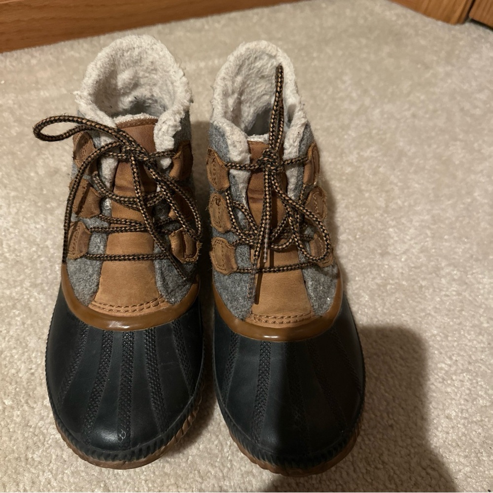 Women's Gray and Brown Boots - Picture 9 of 9